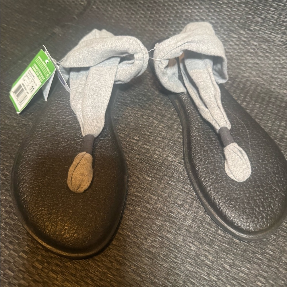 NWT Sanuk Yoga Black and Gray Sandals - Picture 4 of 6